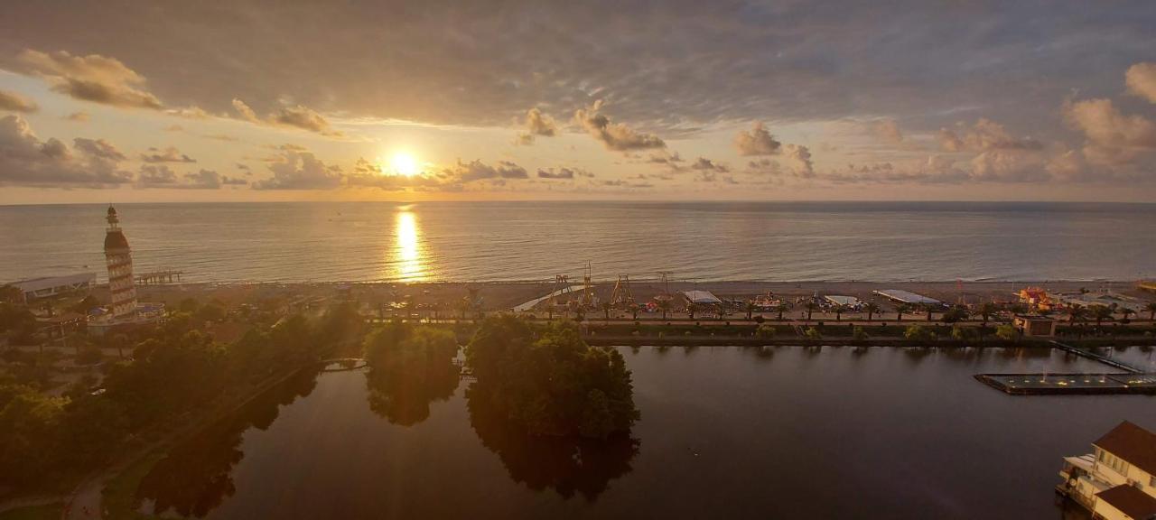 E&S Apartment - Sunset & Sea View Batumi Exterior foto