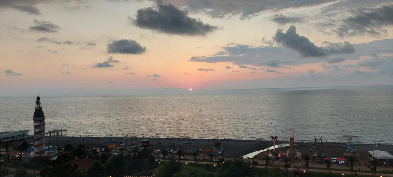 E&S Apartment - Sunset & Sea View Batumi Exterior foto