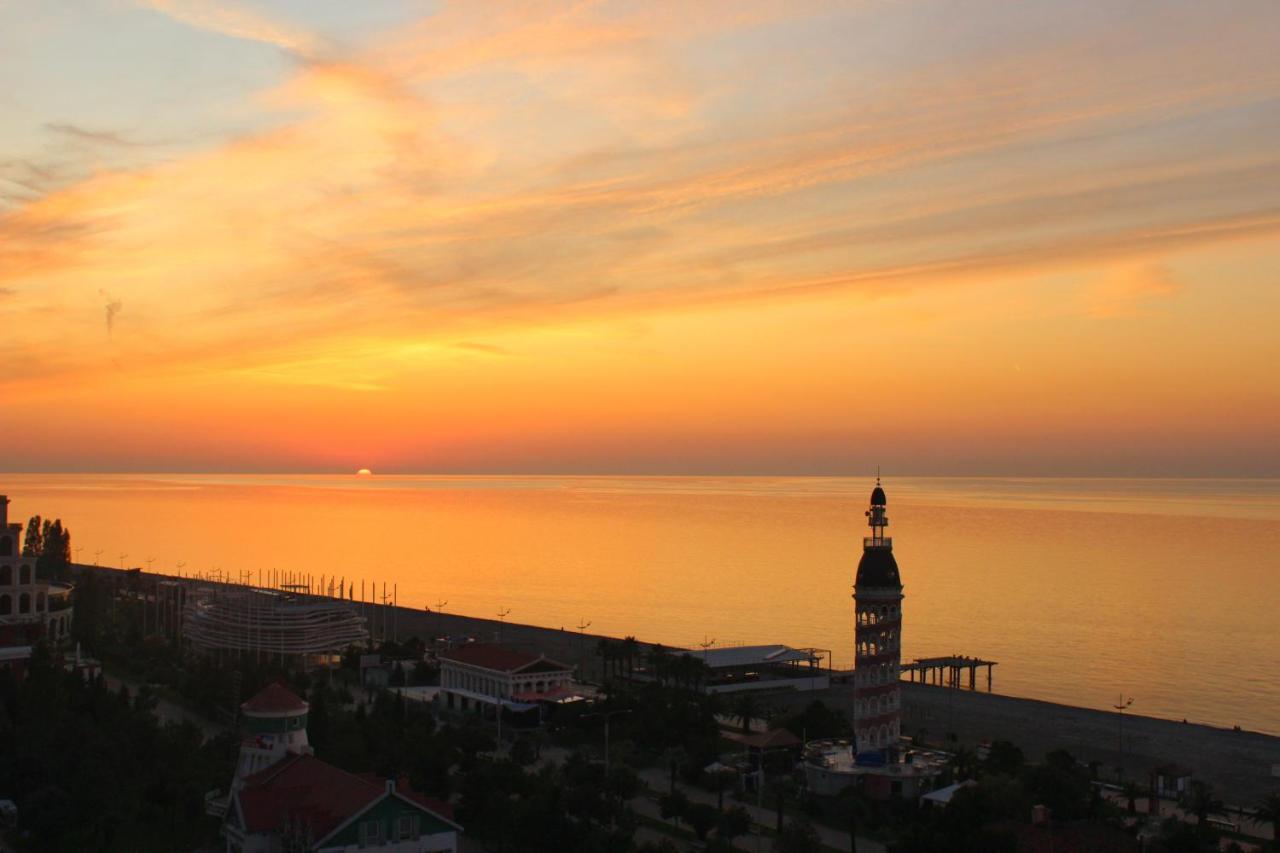E&S Apartment - Sunset & Sea View Batumi Exterior foto